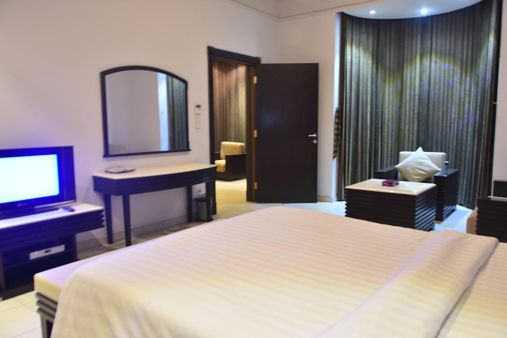 Al Tayyar Suites & Hotel Apartments - Рияд Екстериор снимка