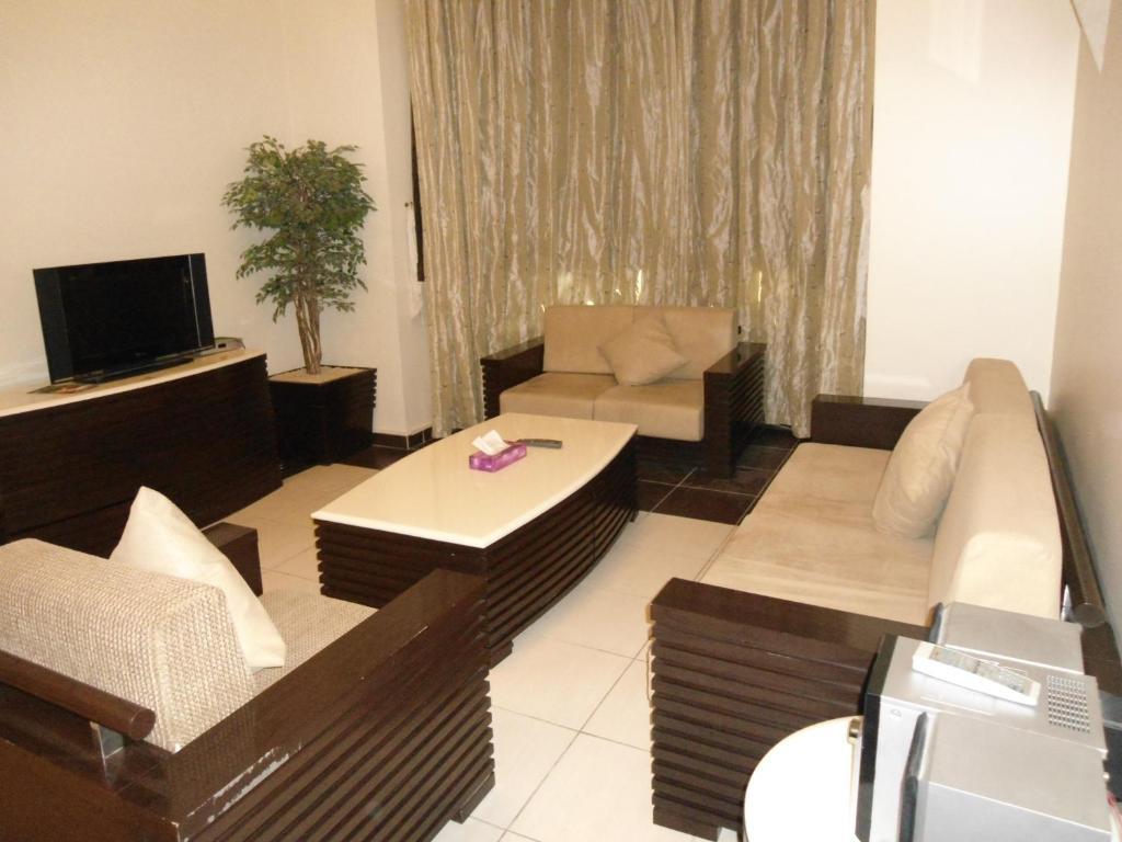 Al Tayyar Suites & Hotel Apartments - Рияд Стая снимка
